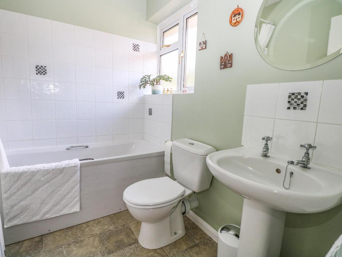 Villa Karibu à Worthing Extérieur photo
